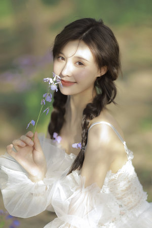 《不戴奶罩的邻居HD中文》